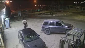 ניסו לגנוב מהסופר  - הבעלים הבריח אותם עם בלון גז