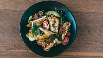 סלט חלומי ופסטו אגוזי