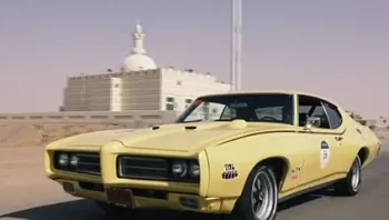 נסיעה עוצרת נשימה באמירויות: מרוץ רכבי האספנות הנדירים בעולם