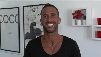 ביום עובד באוטו זבל, בערב חשפן: ריאיון עם השורד אבירן שמואל