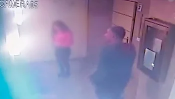 אימה בפתח תקווה: מי הגבר הזר שמטריד את נשות העיר ועוקב אחריהן?