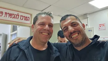 שנתיים אחרי שניצל מטביעה - דביר פגש במקרה את האיש שהציל את חייו