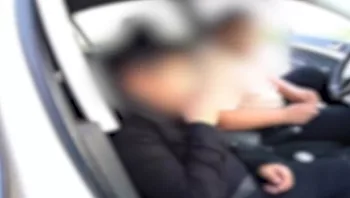 השוטרים לא האמינו: מאחורי ההגה - בן 13, הנהג המלווה - בן 9