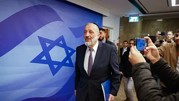 לקראת הפיטורים: דרעי הגיע לישיבת הממשלה, נתניהו הודה לו