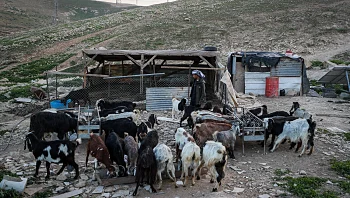 בג"ץ על ח'אן אל-אחמר: "מחליטים שלא להחליט, לא מקובל עלינו"