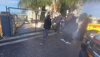 פוריידיס: פעוט בן כשנתיים במצב קריטי לאחר שנפגע משער חשמלי