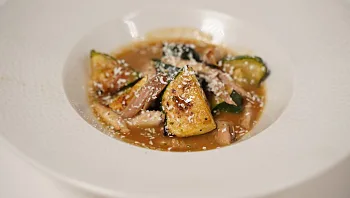 קישוא כוכב בציר עוף: המתכון של זהר במשימת "ויקום המלפפון"