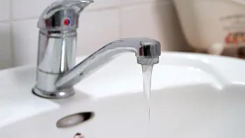 בשל רעידות האדמה שהורגשו בארץ: יישובים בצפון נדרשים להרתיח מים