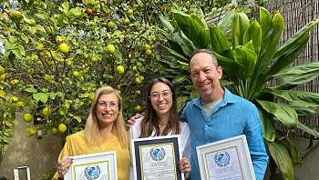 אבא, אמא ובתם למדו וסיימו ביחד תואר בהצטיינות - וקבעו שיא עולמי