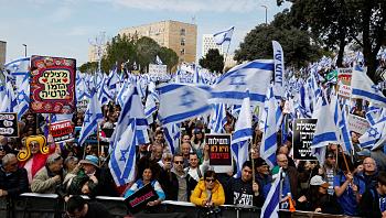 מביטים בדאגה: כך מסוקרת בעולם המהפכה המשפטית - והמחאה נגדה