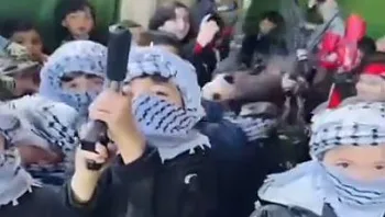 הסתה מגיל צעיר: ההצגה בגן שבה הילדים שיחקו שאהידים וחיילים