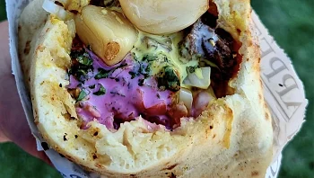 השרון בשיגעון דוקטוריה מגשימה פנטזיה בשרית בפיתה