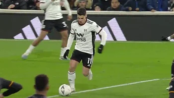 סולומון כובש את אנגליה: הכוכב הישראלי עם 4 שערים ב-4 משחקים