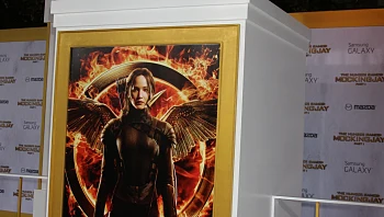 שחקנית משחקי הרעב: ״הותקפתי מינית ע״י מישהו שעבדתי איתו״