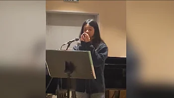 סליחה יש רב בקהל: "לא הצלחתי להסביר לה למה נאסר עליה לשיר"