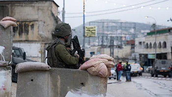 חשד לפיגוע: חייל צה"ל נפצע קל מרכב שהאיץ לעברו בחווארה