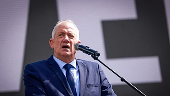 גנץ נגד לוין: "שר המשפטים בחר להסית, לשקר, להפריד ולפלג"