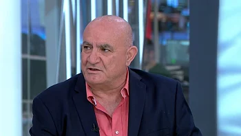 קראדי: "באיזו מדינה נותנים לפוליטיקאי כוח חמוש משלו?"