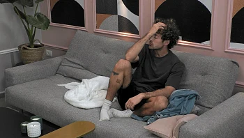 דור רוצה לעזור לנויה - אבל היא לא בעניין: "יצאת עם פרינססות?"