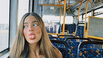 גילינו מה עומד מאחורי התמונה של נועה קירל באוטובוס