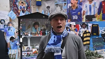 העיר שחיה כדורגל: סיפורה של נאפולי לקראת האליפות הנחשקת