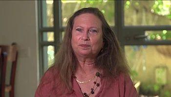 30 שנה לאחר מותו: פתק מסתורי נמצא על קבר האח