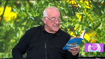 הבייביסיטר לנכדה הוליד את הכישרון החבוי של סבא - כתיבת שירים