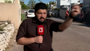 "תגיד לו להתפרץ לשידור": צפו בח"כ אלמוג כהן מביים הפרעה לריאיון