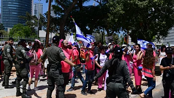 עצורים, נפצים וחסימות כבישים: מחאות "יום השוויון" ברחבי הארץ