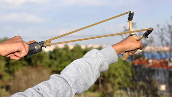 עם רוגטקה: בן 13 הציל את אחותו הקטנה מחטיפה