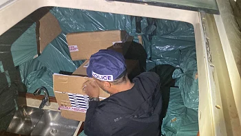 10 חשודים, בהם שוטר מהדרום, נעצרו בגין הברחת סיגריות דרך הים
