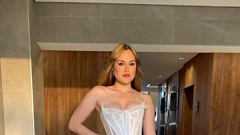 מגשימה חלום: כוכבת "אהבה חדשה" עולה על שמלת כלה