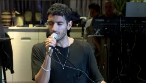 תמיר גרינברג מארח את טיפקס בקיסריה - ומדבר על האירוויזיון