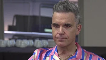 רגע לפני ההופעה בפארק הירקון: רובי וויליאמס בריאיון מיוחד