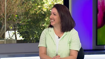 מסתכלת לקושי בעיניים: הגננת שעוברת טיפולי פוריות וצוחקת על זה