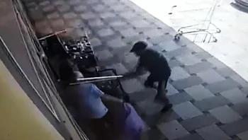 העיר על מחזור בקבוקים בסופרמרקט באשדוד - והותקף במוט | תיעוד