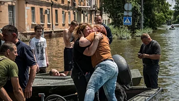 "נשארתי בלי כלום": עדויות הניצולים מפיצוץ הסכר באוקראינה