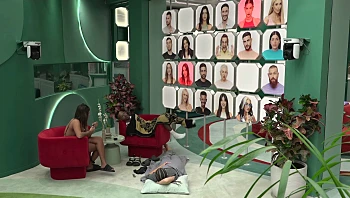 טיימליין האח הגדול | היום ה-12: אסיפת הדיירים שיצאה משליטה