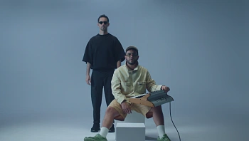 "כולנו עסוקים בשיווק עצמי, זזים מתוך פומו"