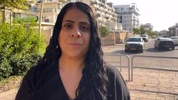 "ראיתי איך היא דופקת לבן שלי את הראש בקיר וזורקת אותו כמו בובה"