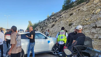 תאונה בין אוטובוס לשני כלי רכב בכביש 443: 6 נפצעו, 2 במצב קשה