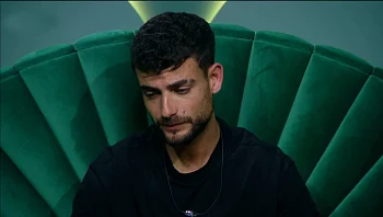 "חלמתי שאנחנו מתנשקים": שניר מתאהב בשי