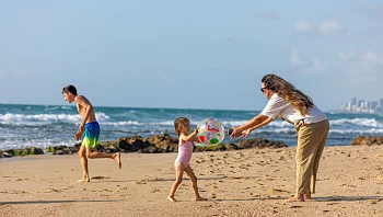 אחת ולתמיד: האם מותר לגבות תשלום על כניסה לים?