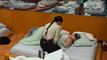 "אמא, את לא מזהה אותי?": בתה של לרה מגיעה לביקור