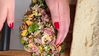 והזוכה בפרס הטרנד הכי ביזארי ברשת: הכריך הקצוץ מהטיקטוק