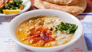מלך המנגל: מתכון מנצח של שגב משה לחומוס כמו בחומוסיה