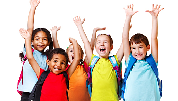 לקראת החזרה ללימודים: איפה הכי כדאי לקנות חולצות בית ספר?