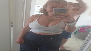 קרן עלתה לאוטובוס עם גופיית בטן - הנהג סירב להמשיך בנסיעה