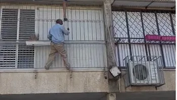 שריפה פרצה בבניין מגורים בקריית מלאכי - הדיירים נמלטו מהחלונות