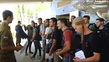 "הלב לא רגוע": מתגייסי אוגוסט בצל המחאה - והחשש בצה"ל